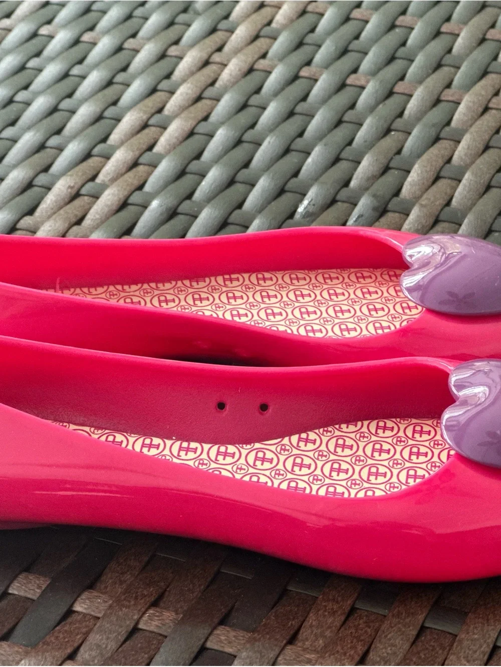 Faux Pink Pas Paris Girl Ballerina Shoes Heart-Accent